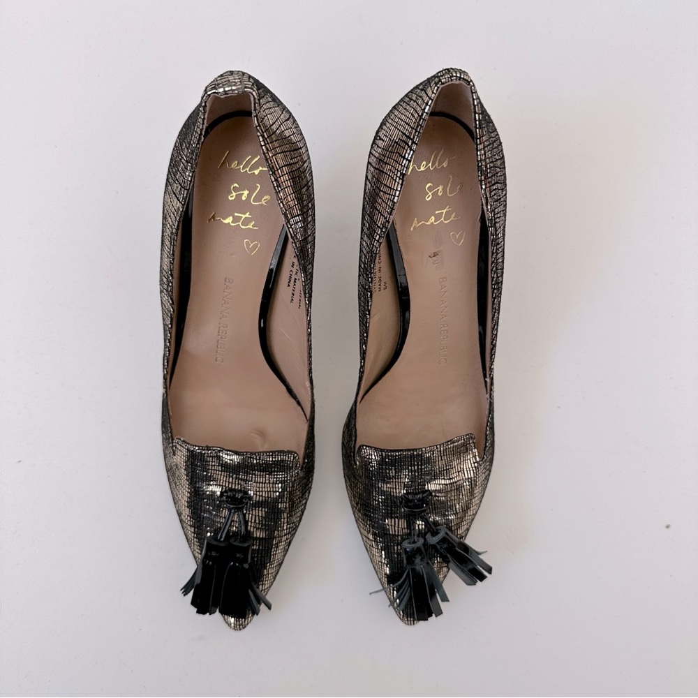 NEW Metallic Gold and Black Banana Republic Heels in Size 6